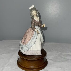 Lladro Jolie Collectible Figurine #5210 Attached To Music Box